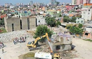 Başkan Kocaispir, operatör koltuğuna oturup bina...