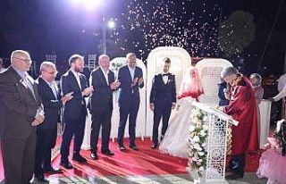 Başkan Muharrem Akçadurak oğlunun nikâhını kıydı