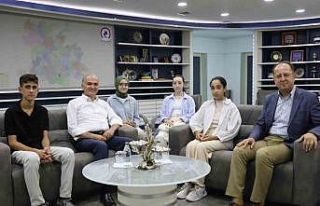 Başkan Özlü şampiyonları ödüllendirdi