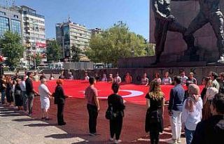 Başkent’te şehitler için saygı duruşu