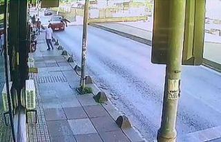 Bayrampaşa’da feci kaza kamerada: Otomobili görmeyerek...
