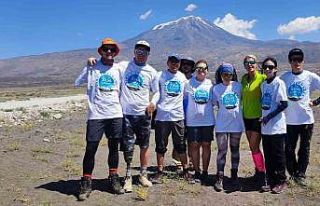 Bedensel engelli dağcılar Ağrı Dağı’nda