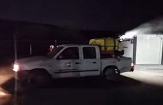 Belediye ekipleri konteyner kentlerde ilaçlama yapıyor