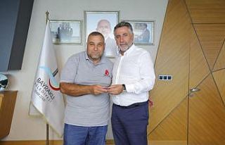 Belediye işçisi sokakta bulduğu 15 bin lirayı...