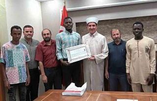 Beninli genç Kelime-i Şehadet getirerek Müslüman...