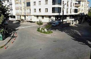 Beş yolun ortasındaki mezar birçok rivayetle anılıyor