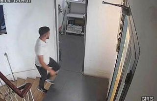 Beyoğlu’nda film gibi olay: Kargocu yalanıyla...