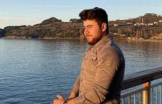 Bıçaklı kavgayı ayırmak isteyen genç canından...