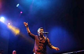 Bilal Sonses’ten muhteşem sahne