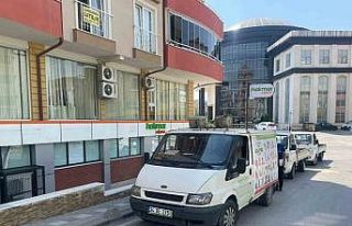 Bilecik’te bir market açışını duyurusunu megafon...