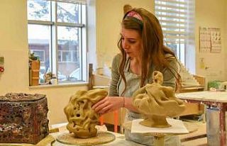 Bilecik’te seramik ve cam sihirli ellerde şekil...