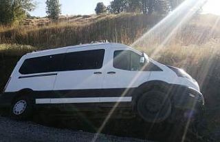 Bingöl’de minibüs devrildi: 12 yaralı