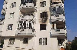 Bir haftada 8 yangın çıkan binada apartman sakinleri...