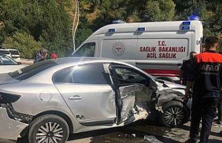 Bitlis’te otomobiller çarpıştı: 4 yaralı