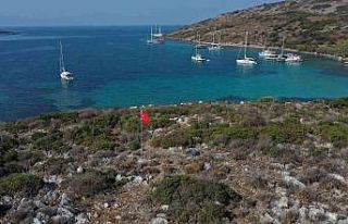 Bodrum’da ada ve koylar Türk bayrağı ile donatıldı