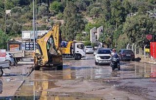 Bodrum’da isale hattı yine patladı, asfalt yarıldı,...