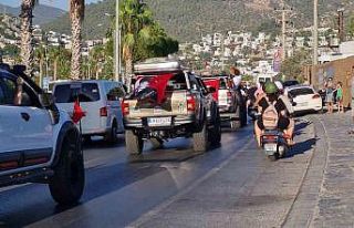 Bodrum’da Zafer Bayramı korteji, renkli görüntülere...