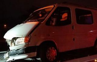 Bolu’da minibüs ile otomobil kavşakta çarpıştı:...