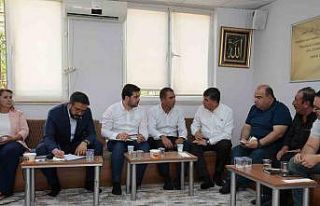 Bozatlı ve Fadıloğlu, kırsal mahallede vatandaşlarla...