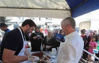 Bozatlı ve Tahmazoğlu’ndan vatandaşlara aşure...