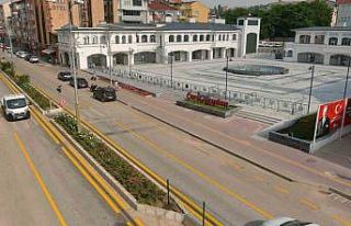 Bozüyük’te yol çizgileri sarı renge boyanarak...