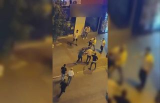 Bursa’da bıçaklı kavga kamerada: 1 yaralı