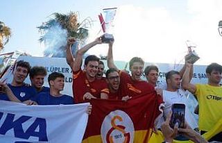 BUÜ’lü öğrenciler yüzmede Türkiye Şampiyonu