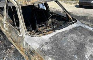 Büyükçekmece’de park halindeki araç yandı