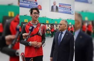 Büyükkılıç’tan Mete Gazoz’a Tebrik