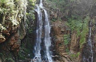 Buz gibi suları ve serinleten havasıyla Çağlayandibi...