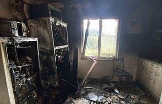 Buzdolabından çıkan yangın evi kullanılmaz hale...