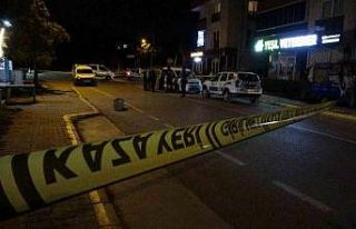 Cadde ortasında kadını tabancayla vurarak öldürdü,...