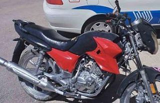 Çaldığı motosikletin rengini değiştiren hırsız...