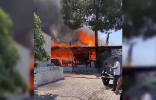 Cami lojmanında çıkan yangında imamın annesi...