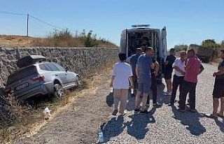 Çanakkale’de cip kamyon dorsesine çarptı: 5 yaralı