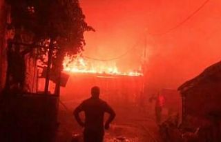 Çanakkale’de yangın evlere ulaştı, evler alev...