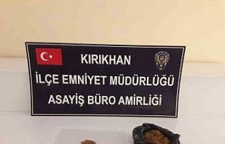 Cevizlerin içine saklanan uyuşturucuyu polis ve...