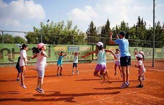 Çocuklar Dra-Masal yöntemiyle tenis ile tanışıyor