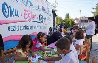 Çocuklar gezici kütüphane aracını çok sevdi