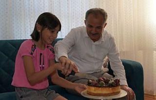 Çölyak Hastası Duru’ya doğum günü sürprizi