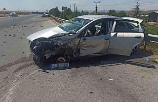 Çorum’da otomobil ile cip kavşakta çarpıştı:...