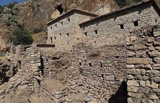 Çukurca’nın tarihi kale evleri restore ediliyor