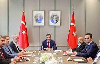 Cumhurbaşkanı Yardımcısı Yılmaz işçi temsilcileriyle...