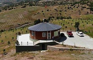 Dağ başında 360 derece dönen ev