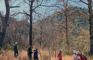 Dağda mahsur kalan turistleri AKUT kurtardı