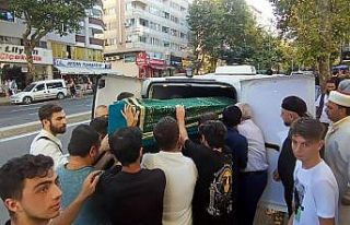 Denizde boğulan genç öğretmen son yolculuğuna...