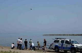 Denizde kaybolan gence hava destekli arama
