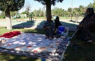 Depreme uykuda yakalanan Malatyalılar parklara akın...