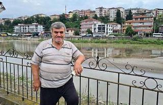 Dere yatağında altın arıyorlar