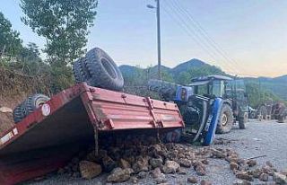 Devrilen traktörde bulunan çocuk hayatını kaybetti